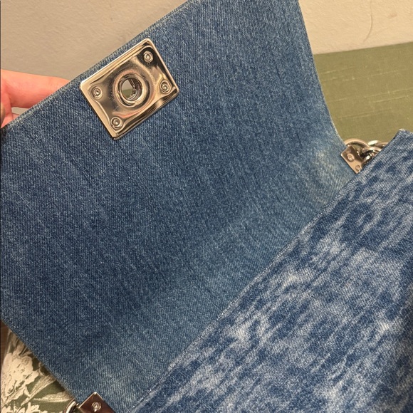 CHANEL Blue and Pink Rare Denim Tweed Crossbody Bag - Picture 5 of 9